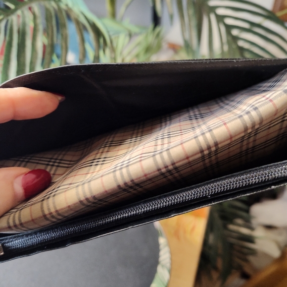 Burberry long wallet Approximate Size - Picture 5 of 6